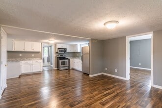 605 Days Rd in Lafayette, TN - Building Photo - Building Photo