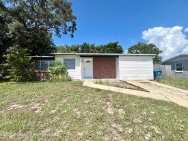 1032 Marlow Ave in Spring Hill, FL - Building Photo