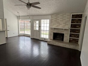 2206 Round Lake Dr in Houston, TX - Building Photo - Building Photo