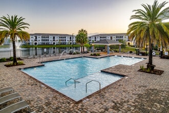 Academy Park Apartments in Kissimmee, FL - Foto de edificio - Building Photo