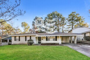 1665 Aurora St in Jackson, MS - Building Photo