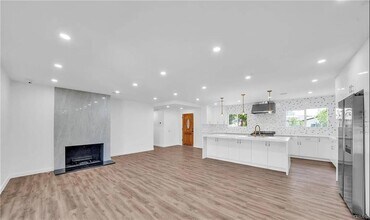 10053 Babbitt Ave in Los Angeles, CA - Building Photo - Building Photo