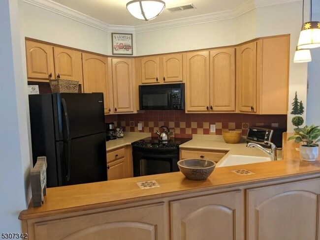 3-13 Maple Cres in Vernon, NJ - Building Photo - Building Photo