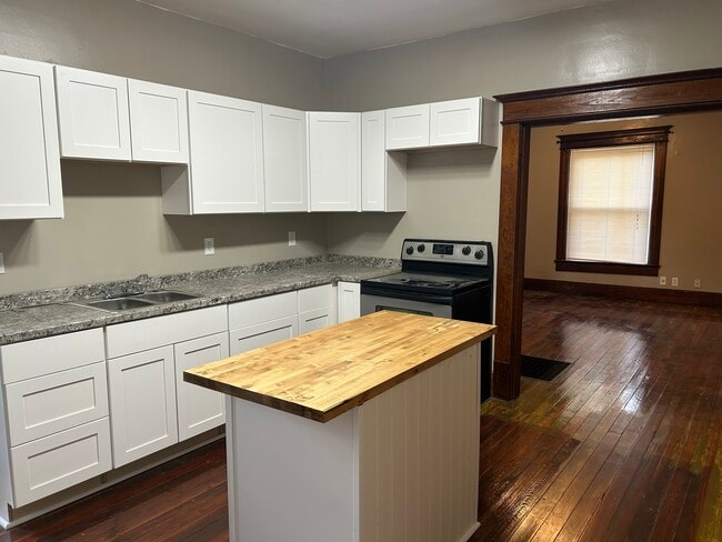 210 S Plum St in Marysville, OH - Building Photo - Building Photo