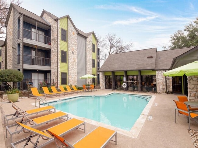 8912 N Lamar Blvd, Unit 213 in Austin, TX - Foto de edificio - Building Photo