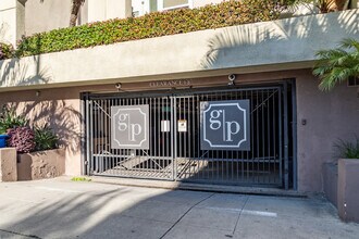 Hancock Park Place Apartments in Los Angeles, CA - Building Photo - Building Photo