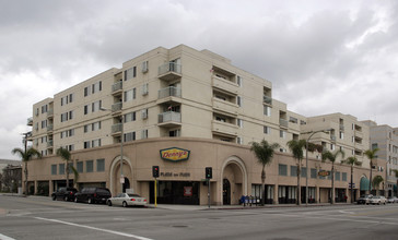 Plaza on Main Apartments in Alhambra, CA - Building Photo - Building Photo