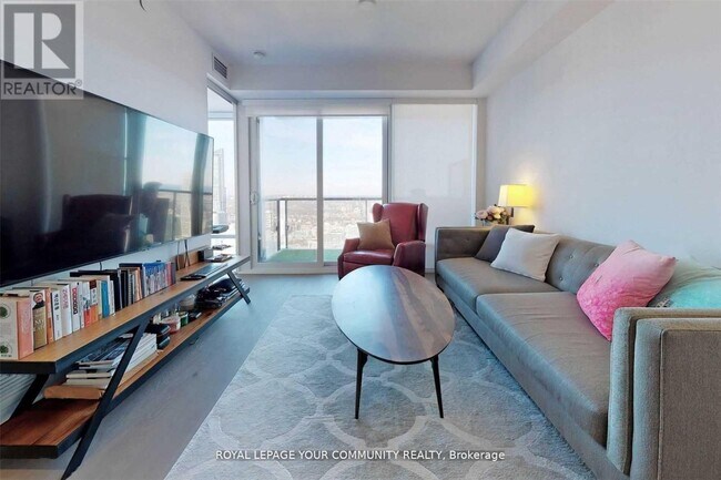 488 University Ave in Toronto, ON - Building Photo - Building Photo