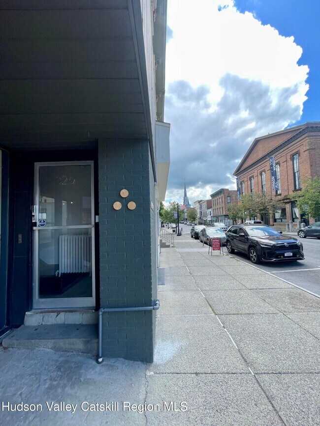 320 Warren St in Hudson, NY - Building Photo - Building Photo
