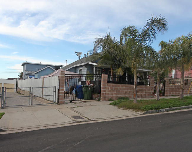 1031 Nolden St in Los Angeles, CA - Building Photo - Building Photo