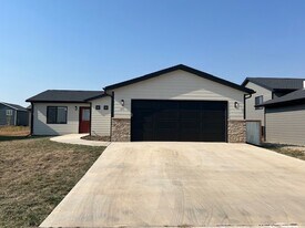671 Eagle Ct in Box Elder, SD - Building Photo