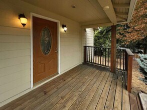 4545 SW Taylors Ferry Rd in Portland, OR - Building Photo - Building Photo