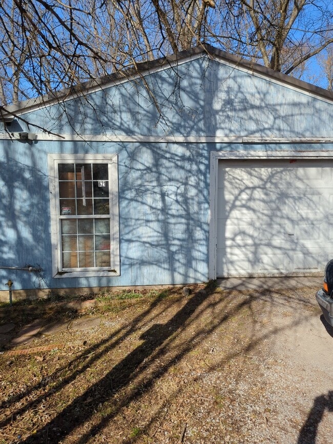 property at 621 Murray Rd NW