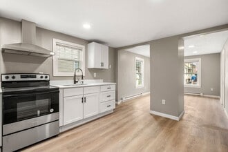 52 Elliot St, Unit 2 in Worcester, MA - Building Photo - Building Photo