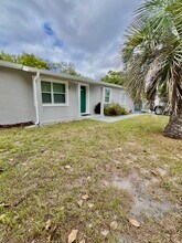 4243 Deltona Blvd in Spring Hill, FL - Foto de edificio - Building Photo