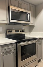 Russell Court Apartments in Los Angeles, CA - Building Photo - Interior Photo