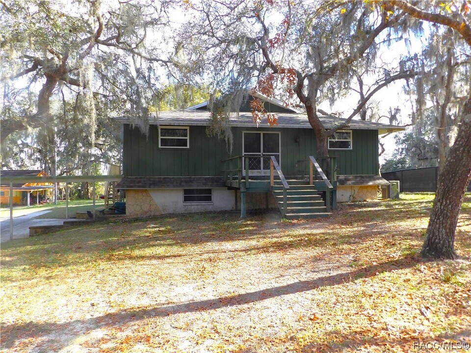 8731 S Lakeshore Dr in Floral City, FL - Building Photo