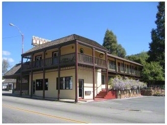 Wisteria Arbors in Mariposa, CA - Foto de edificio