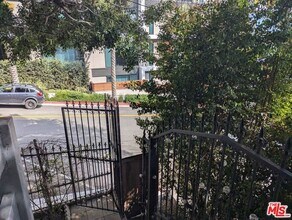 1323 N Olive Dr in West Hollywood, CA - Building Photo - Building Photo