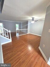 14006 Betsy Ross Ln in Centreville, VA - Foto de edificio - Building Photo