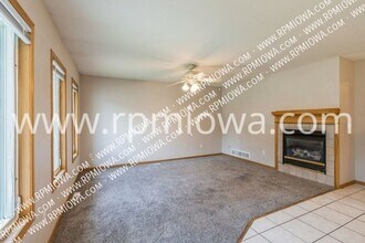 141 Christie Ln in Pleasant Hill, IA - Building Photo - Building Photo