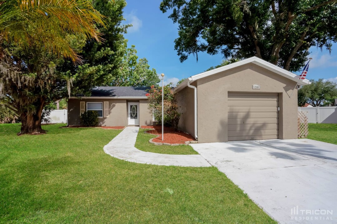 12801 Woodchip Ct in Riverview, FL - Building Photo