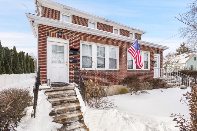 property at 84 Pemberwick Rd