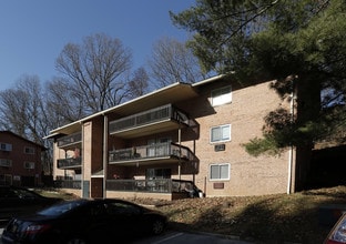 Hollow Run Apartments in Havertown, PA - Building Photo - Building Photo