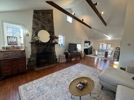 22 Horseshoe Rd in Wilton, CT - Building Photo