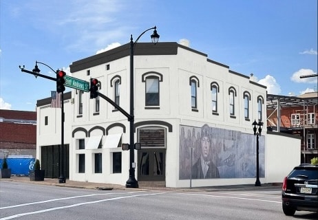 161 E Main St