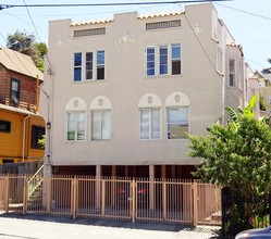 2442 23rd Ave in Oakland, CA - Foto de edificio - Building Photo