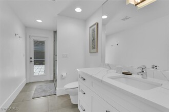 420 Harbour Dr in Naples, FL - Foto de edificio - Building Photo