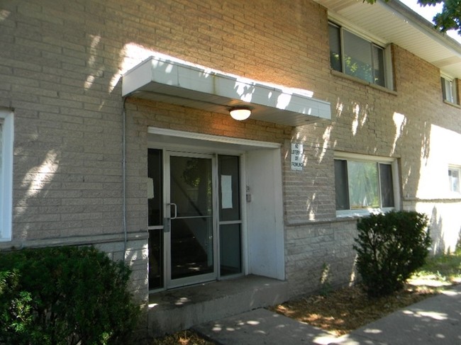 5523 N 91st St in Milwaukee, WI - Foto de edificio - Building Photo