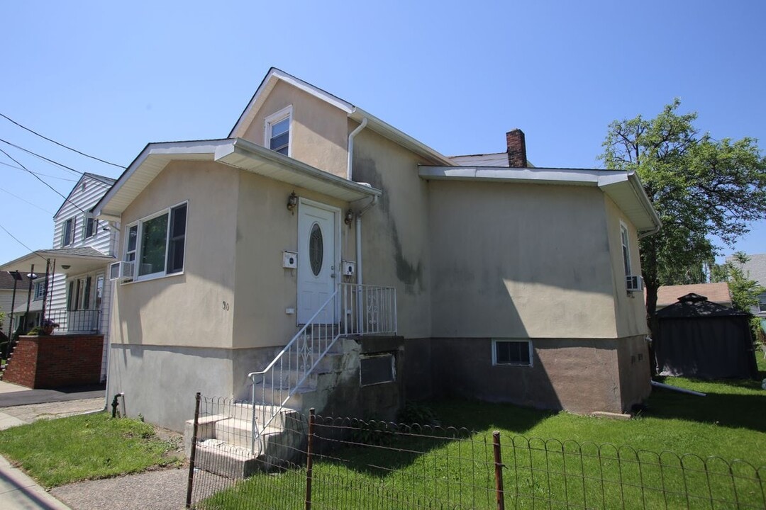 30 Park Ave in Hawthorne, NJ - Building Photo