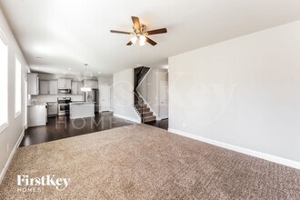 2061 Chesley Dr in Austell, GA - Foto de edificio - Building Photo