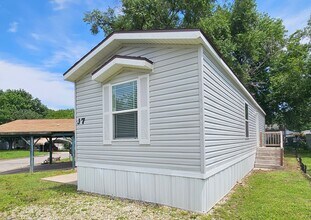 2320 E MacArthur Rd in Wichita, KS - Building Photo - Building Photo