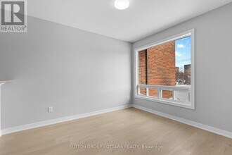 2939 Fairlea Cres in Ottawa, ON - Building Photo - Building Photo