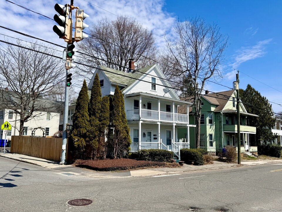 99 E Pearl St in Torrington, CT - Building Photo