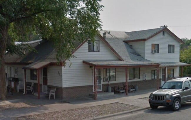 property at 902 S 30th St