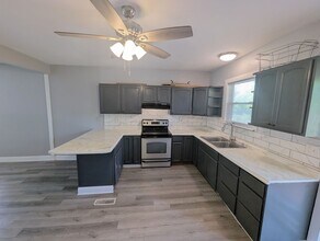 9517 West Ave in St. Louis, MO - Building Photo - Building Photo