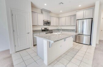 737 Betten St in Los Banos, CA - Foto de edificio - Building Photo