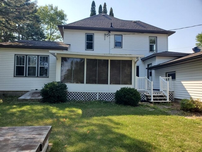 6455 MN-114, Unit Upperlevel in Alexandria, MN - Building Photo - Building Photo