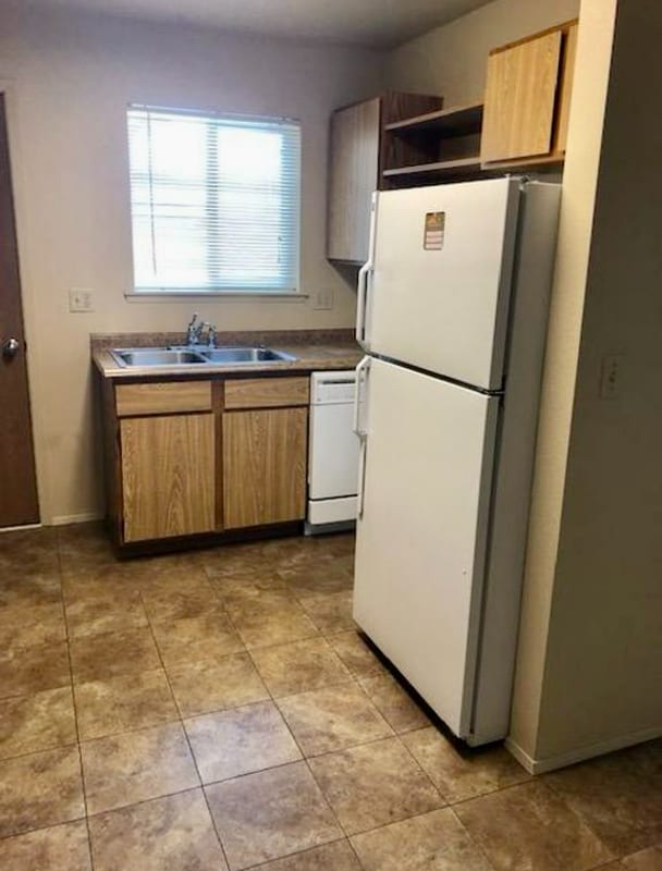 1205 Chenaur Dr in Zillah, WA - Building Photo - Building Photo