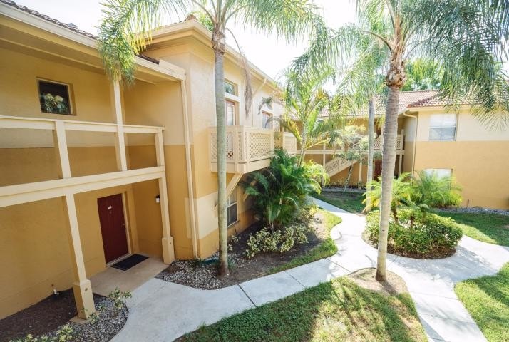 4863 Via Palm Lakes-Unit -804 in West Palm Beach, FL - Building Photo