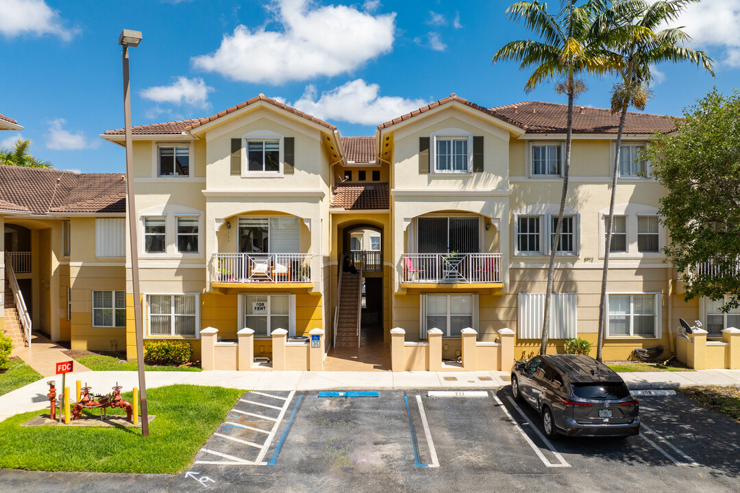 Century Parc 2 in Miami, FL - Foto de edificio