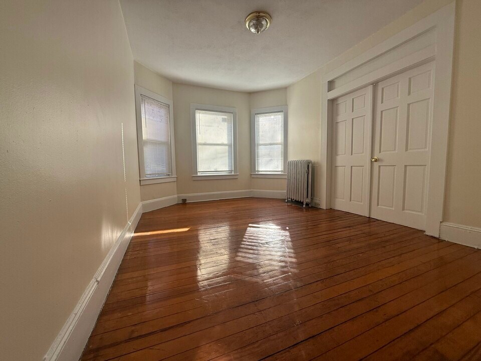 27 Forest St, Unit 2 in Cambridge, MA - Building Photo