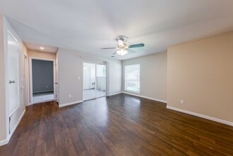 The Lodge at McCarran Ranch Apartment Homes in Reno, NV - Foto de edificio - Building Photo