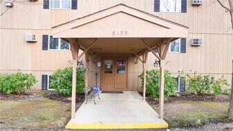 8140 Southwood Dr in Garrettsville, OH - Building Photo