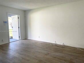 5821 NE 18th Ave in Fort Lauderdale, FL - Building Photo - Building Photo