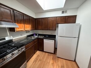 7427 N Western Ave in Chicago, IL - Foto de edificio - Building Photo